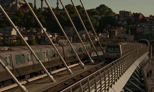 İstanbul Metrosu treni ve istasyonu — M11 hattı kartı