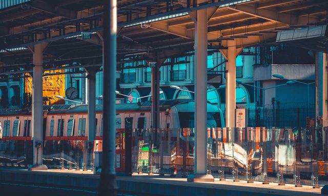 İstanbul Metrosu treni ve istasyonu — M3 hattı kartı