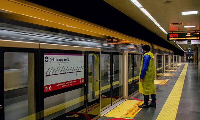 İstanbul Metrosu treni ve istasyonu — M5 hattı kartı